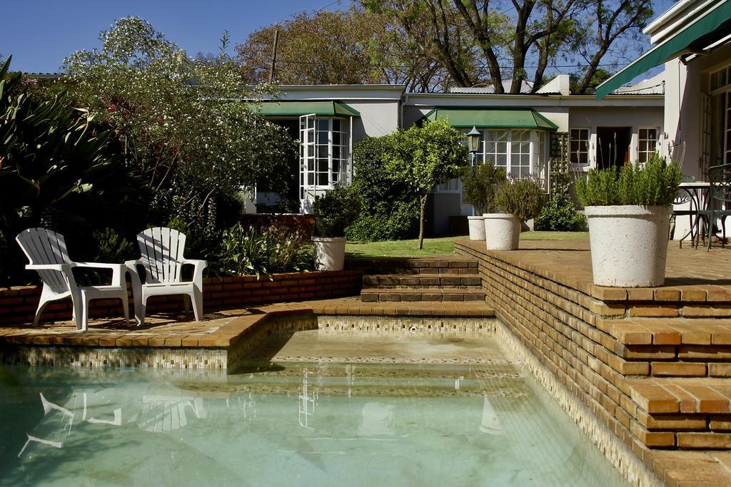 Melville Manor Guest House ヨハネスブルグ エクステリア 写真