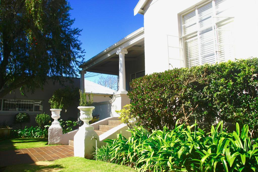 Melville Manor Guest House ヨハネスブルグ エクステリア 写真