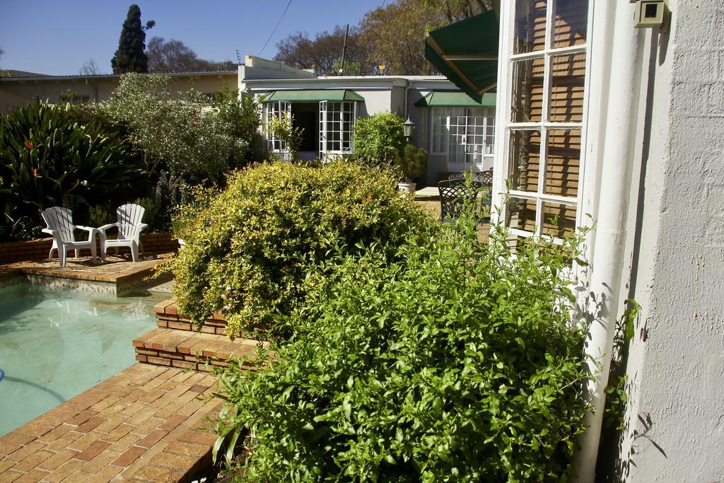 Melville Manor Guest House ヨハネスブルグ エクステリア 写真