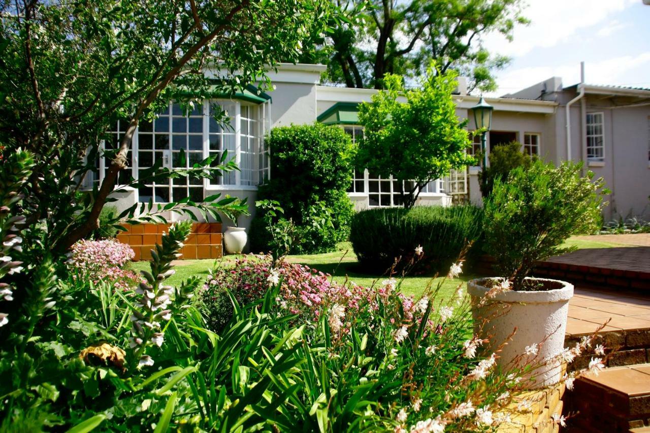 Melville Manor Guest House ヨハネスブルグ エクステリア 写真
